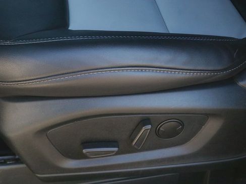 Used 2024 Ford Explorer XLT w/ Equipment Group 202A image 18