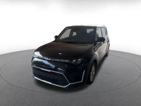 Used 2025 Kia Soul LX w/ LX Technology Package FWD image 7