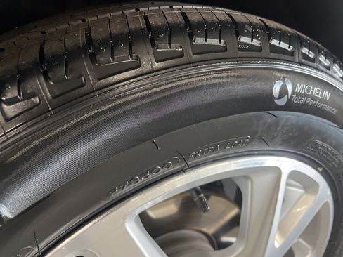 Used 2020 Chevrolet Equinox Premier image 11