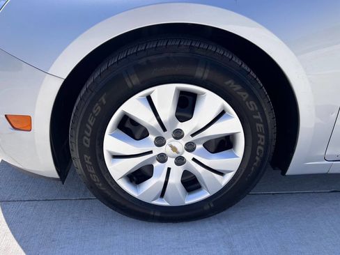 Used 2015 Chevrolet Cruze LS image 11