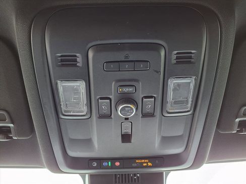 Used 2023 Chevrolet Suburban Premier image 13