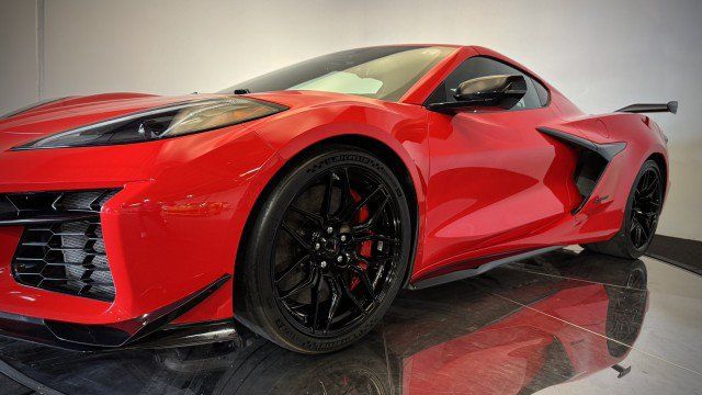 Used 2024 Chevrolet Corvette Z06 w/ Z07 Performance Package RWD image 22