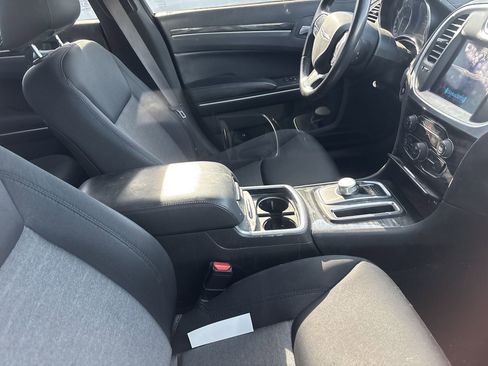 Used 2019 Chrysler 300 Touring w/ Sport Appearance Package image 5