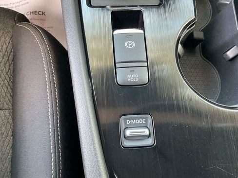 Used 2025 Nissan Rogue SV FWD image 21