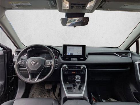 Used 2023 Toyota RAV4 XLE Premium image 14