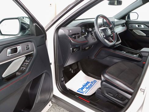 Used 2025 Ford Explorer ST AWD/4WD image 3