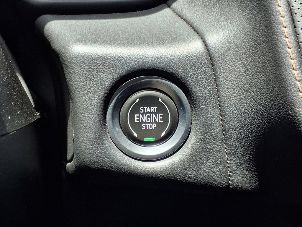 Used 2023 GMC Yukon AT4 w/ AT4 Premium Package AWD/4WD image 11