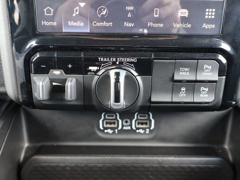 Used 2023 RAM 1500 Laramie AWD/4WD image 16