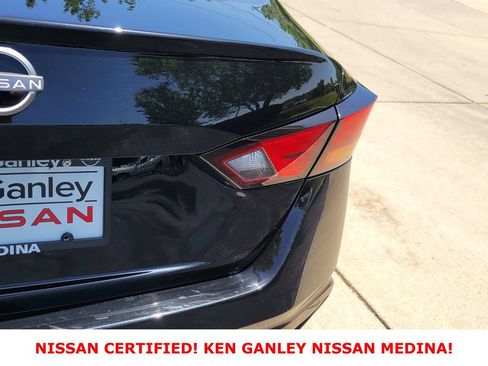 Certified 2025 Nissan Altima 2.5 SV FWD image 15