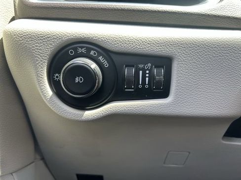 Used 2017 Chrysler Pacifica Touring-L Plus FWD image 21
