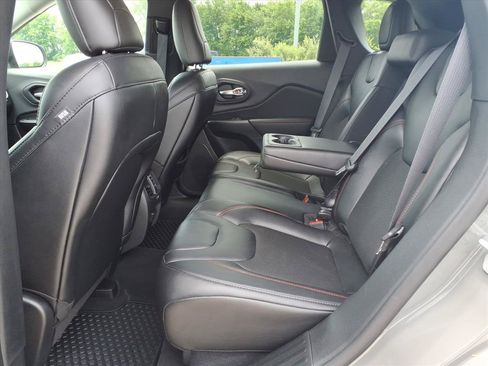 Used 2022 Jeep Cherokee Trailhawk AWD/4WD image 23
