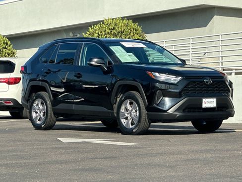 Used 2025 Toyota RAV4 XLE FWD image 8