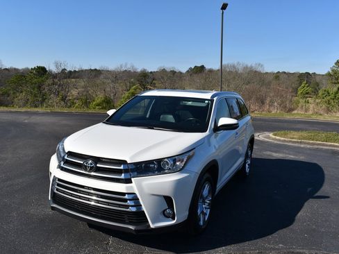 Used 2018 Toyota Highlander Limited image 3