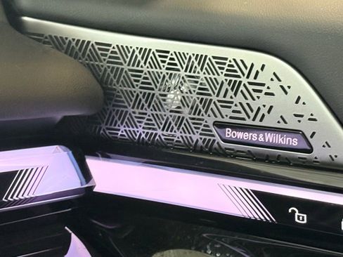 Used 2025 BMW M5 w/ Executive Package image 32