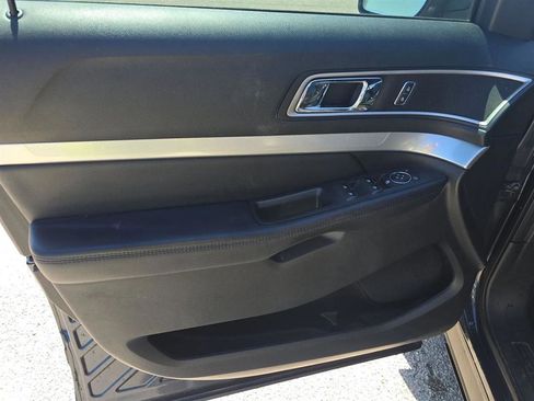 Used 2017 Ford Explorer XLT w/ Equipment Group 202A image 15