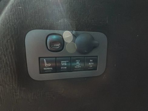 Used 2019 Lincoln MKT AWD image 45