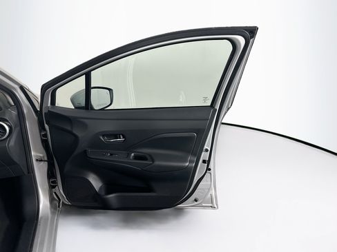 Used 2025 Nissan Versa SV FWD image 30