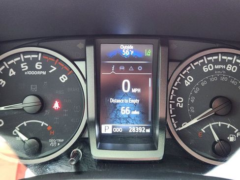 Used 2022 Toyota Tacoma TRD Off-Road AWD/4WD image 17