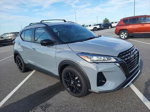 Used 2023 Nissan Kicks SR w/ SR Premium Package FWD image 4