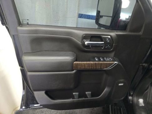 Used 2022 GMC Sierra 2500 Denali w/ Denali Black Diamond Edition image 12