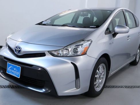 Used 2017 Toyota Prius V Three FWD image 3