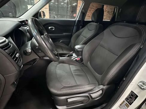 Used 2016 Kia Soul FWD image 11