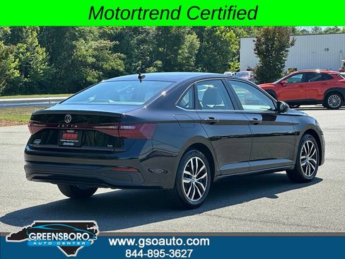 Used 2025 Volkswagen Jetta SE FWD image 8