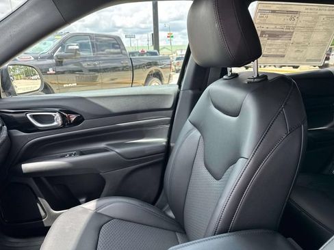 New 2026 Jeep Compass Latitude AWD/4WD image 18