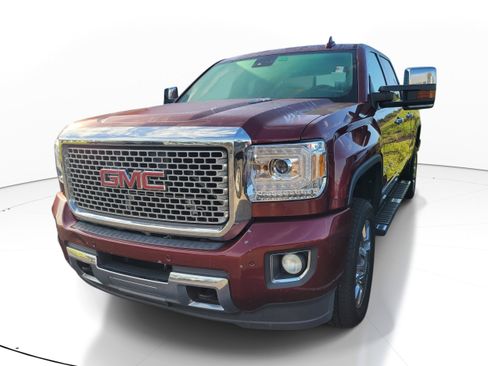 Used 2015 GMC Sierra 2500 Denali w/ Duramax Plus Package AWD/4WD image 3