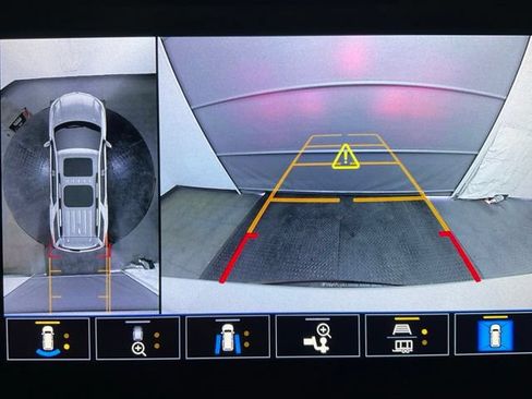 Used 2023 Chevrolet Traverse High Country w/ LPO, Floor Liner Package AWD/4WD image 16