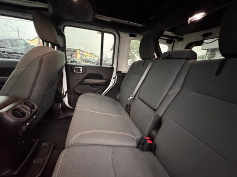 Certified 2025 Jeep Wrangler Unlimited Sahara w/ Safety Group AWD/4WD image 17