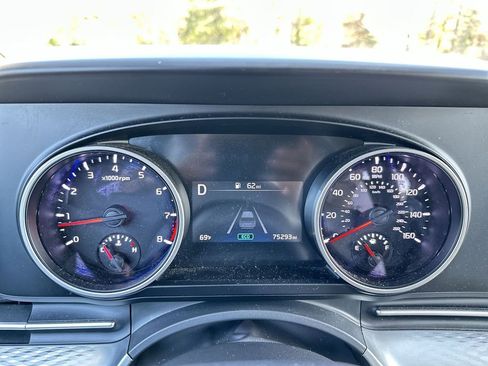 Used 2023 Kia Carnival LX image 10