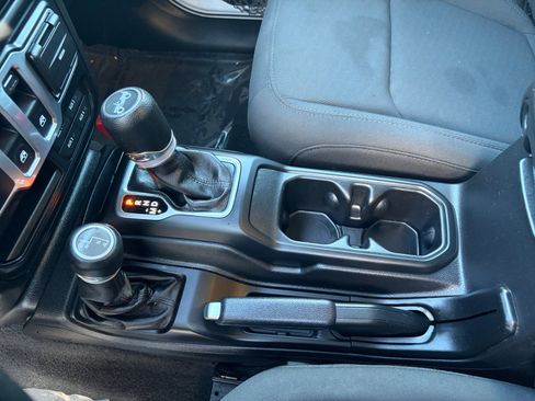 Used 2019 Jeep Wrangler Sport AWD/4WD image 19