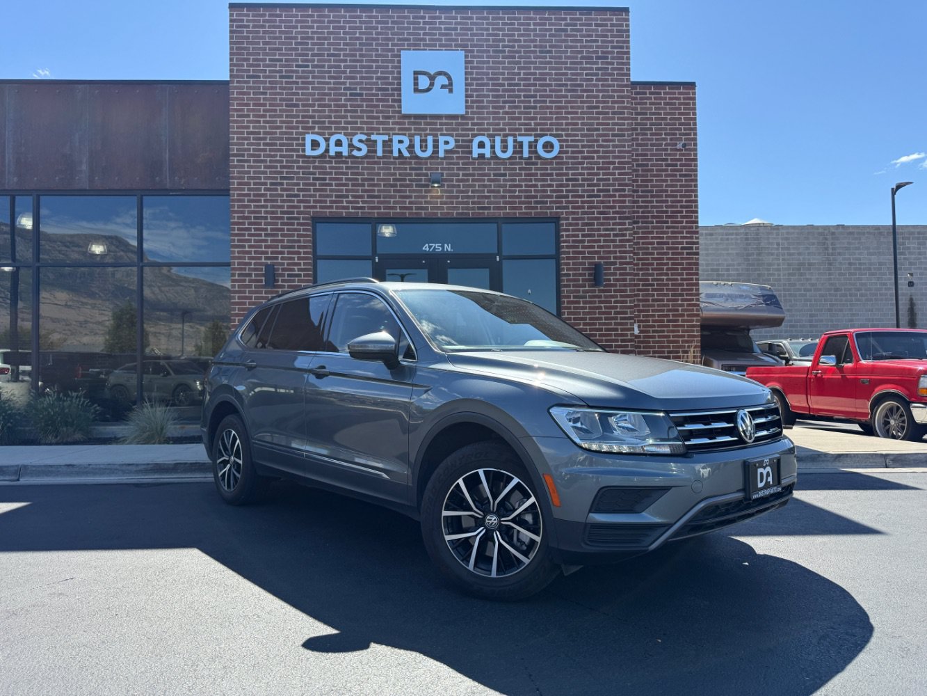 Used 2021 Volkswagen Tiguan SE w/ Panoramic Sunroof Package AWD/4WD image 4