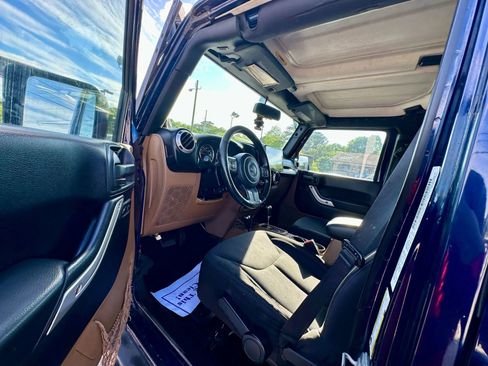Used 2013 Jeep Wrangler Unlimited Sahara w/ Connectivity Group AWD/4WD image 5