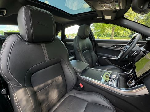 Used 2021 Jaguar XF R-Dynamic SE image 23