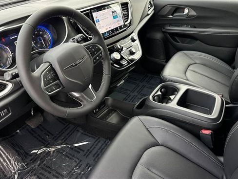 New 2026 Chrysler Voyager LX FWD image 6
