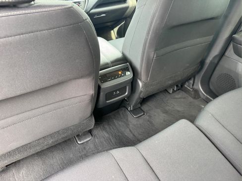 Used 2025 Nissan Pathfinder SV AWD/4WD image 18