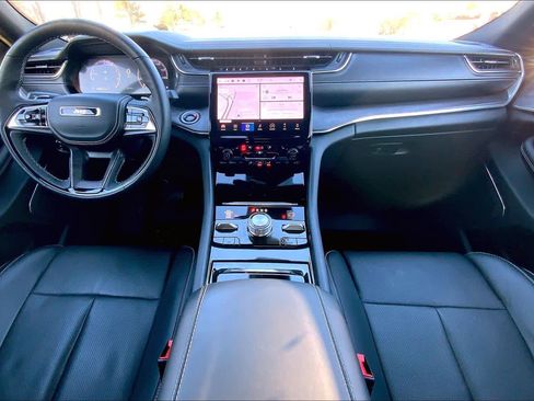 Used 2025 Jeep Grand Cherokee L Overland w/ Advanced Protech Group III image 16