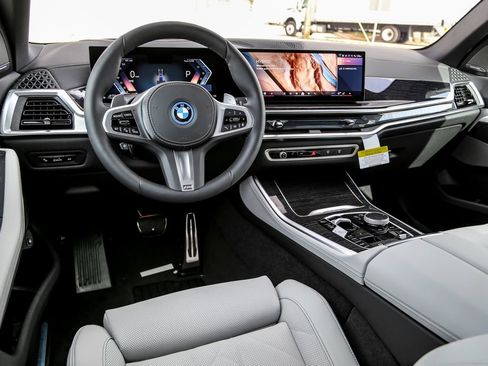 New 2026 BMW X5 xDrive50e w/ M Sport Package image 10