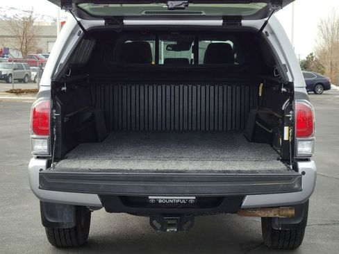 Used 2020 Toyota Tacoma TRD Sport w/ Technology Package AWD/4WD image 19