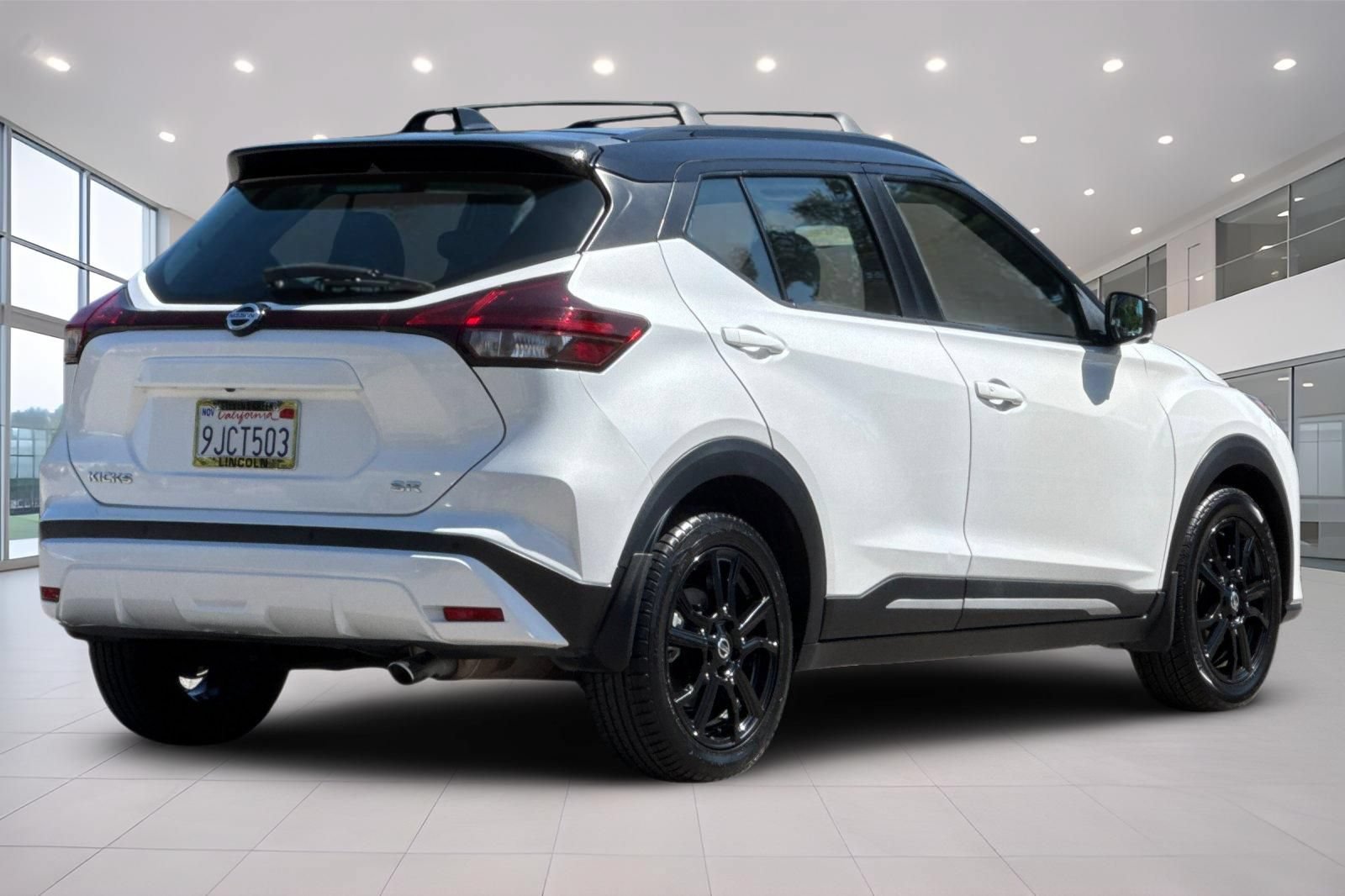 Used 2021 Nissan Kicks SR w/ SR Premium Package FWD image 4