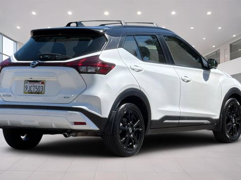 Used 2021 Nissan Kicks SR w/ SR Premium Package FWD image 4