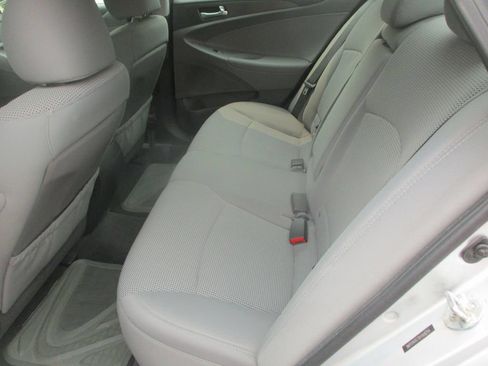 Used 2013 Hyundai Sonata GLS w/ Popular Equipment Pkg FWD image 9