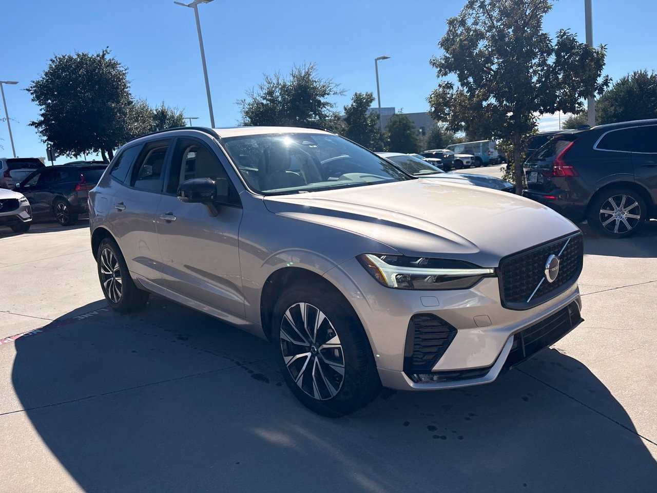 Used 2025 Volvo XC60 B5 Core w/ Protection Package Premier AWD/4WD image 3