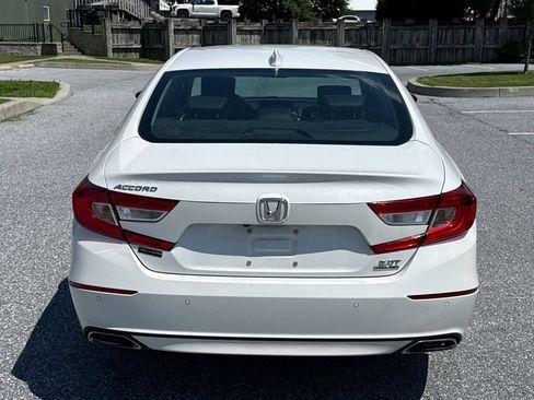 Used 2018 Honda Accord Touring image 7