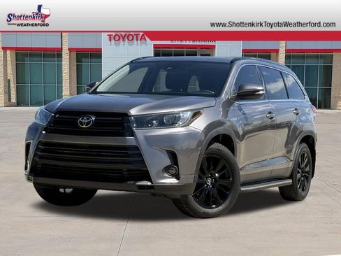 Used 2019 Toyota Highlander SE image 1