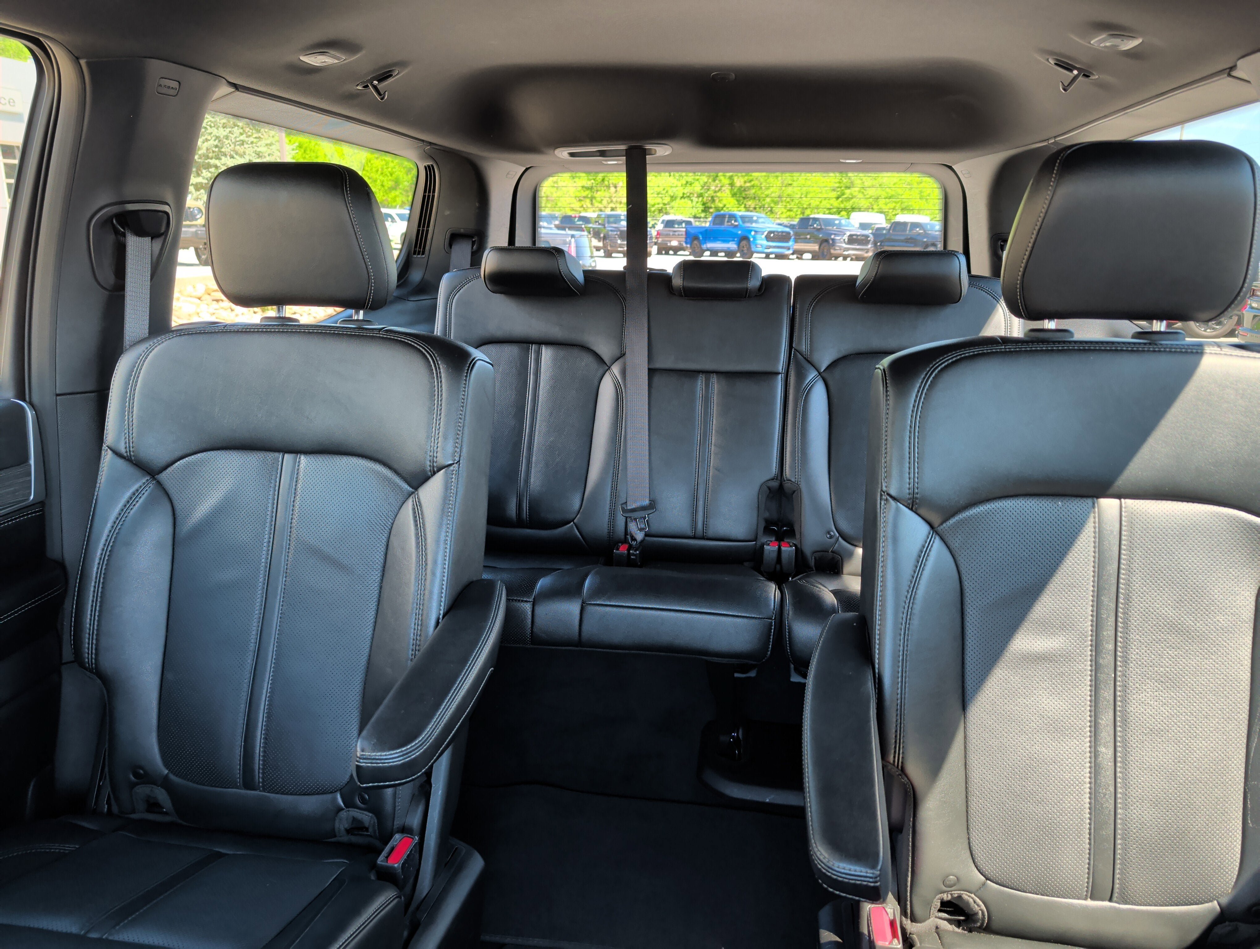 Used 2024 Jeep Wagoneer Series III AWD/4WD image 30