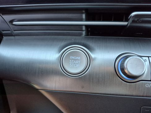 Certified 2025 Hyundai Kona SEL FWD image 29