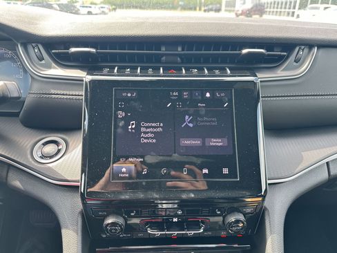New 2025 Jeep Grand Cherokee Laredo w/ Luxury Tech Group I RWD image 19